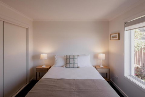 Modern Refurbished Unit In Charming Bellerive - Accommodation Burleigh 3