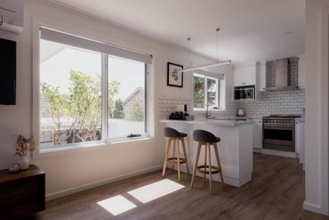 Modern Refurbished Unit In Charming Bellerive - Accommodation Burleigh 0