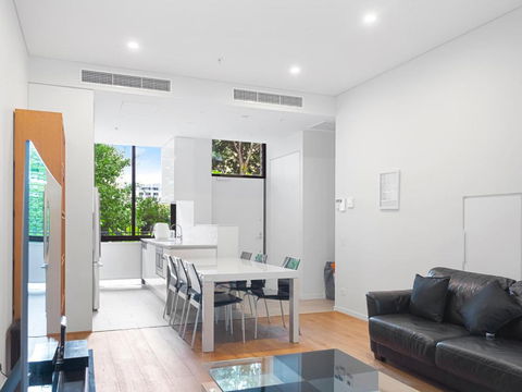 Modern Split Level 2Bed With Pool - Accommodation Burleigh 0
