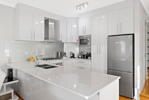 Modern Scarborough Townhouse - Accommodation Burleigh 3