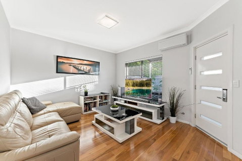 Modern Scarborough Townhouse - Accommodation Burleigh 1