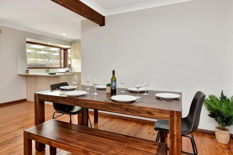 NEW PropertyBreezy Bayside Haven At Brightwaters - Accommodation Burleigh 3