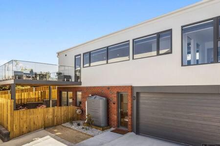 Mountain View Villa-close To Shops-10min To CBD - Accommodation Burleigh 3