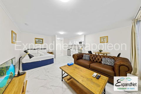 Napoleon On Kent - Accommodation Burleigh 0