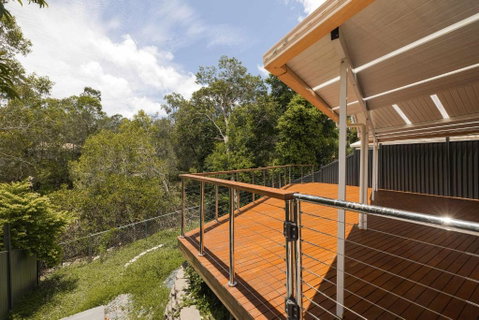 NEW 3BR Serene Creekside Retreat In Helensvale - Accommodation Burleigh 0