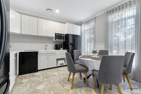 New Haven - Eiffel Tower Suite - Accommodation Burleigh 3