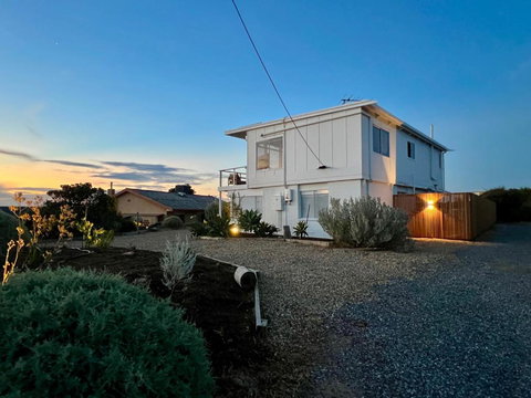 NEW Magpie Sands - 3 Bedroom Home - Downstairs Only, 1 Min Walk To Aldinga Beach - Accommodation Burleigh 1