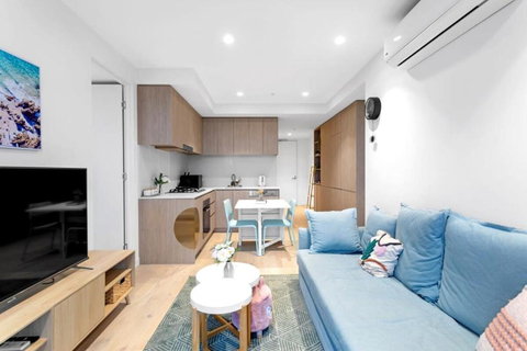 NEW Skyline View Luxury Apt Homey Heart Of ADL - Accommodation Burleigh 1