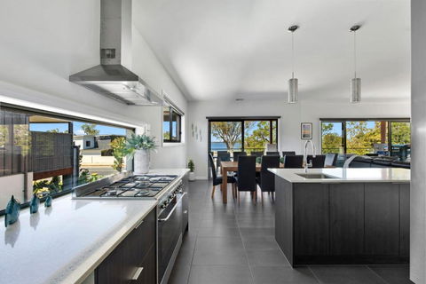NEW - Sunrise Waters Holiday House - Accommodation Burleigh 1