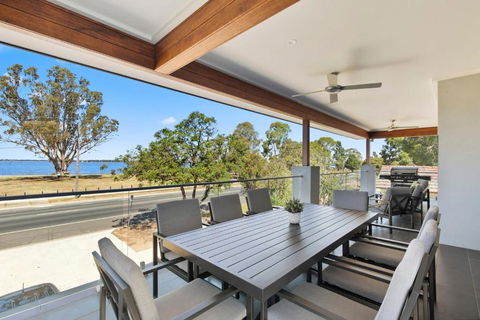 NEW - Sunrise Waters Holiday House - Accommodation Burleigh 0
