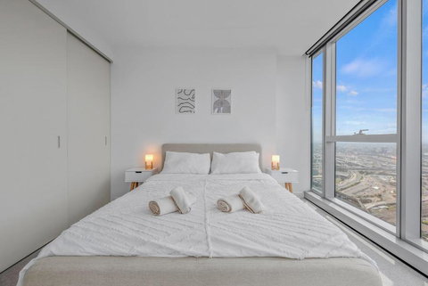 NEW Top Floor L70 CBD Luxury Apt - Accommodation Burleigh 1