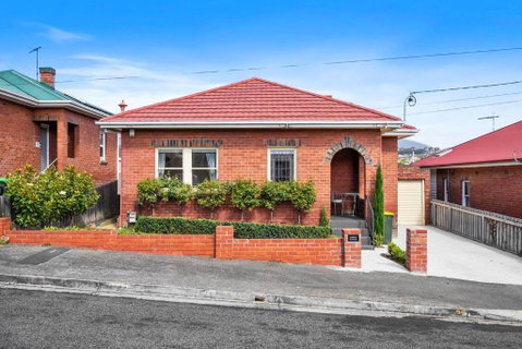 New Town Bungalow - A Leafy Family Haven - Accommodation Burleigh 1