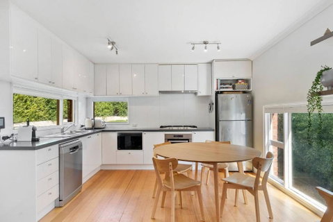 New Town Bungalow - A Leafy Family Haven - Accommodation Burleigh 2