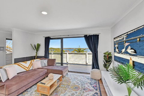 New Property Seabreeze Bungalow - Lakeview Sunset Delight At Sunshine On Lake Macquarie - Accommodation Burleigh 2