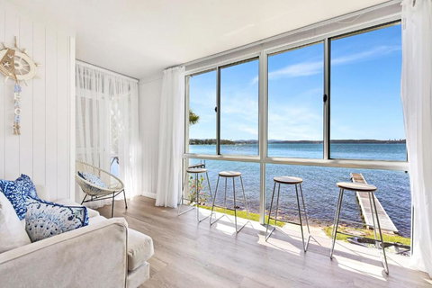 New Property Silverwater Serenity Shores Absolute Waterfront On The Lake - Accommodation Burleigh 3