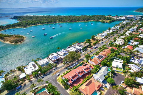 Noosa Parade Holiday Inn - Accommodation Burleigh 1