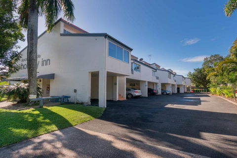Noosa Parade Holiday Inn - Accommodation Burleigh 0