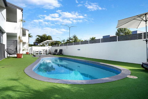Noosa Parade Holiday Inn - Accommodation Burleigh 3