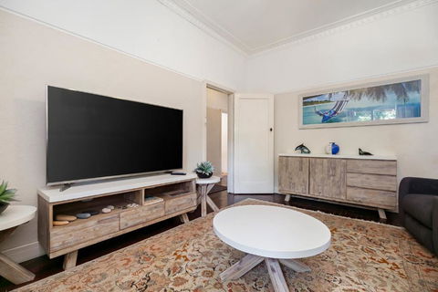 North Beach Cottage By Swan Bnb Management - Accommodation Burleigh 0