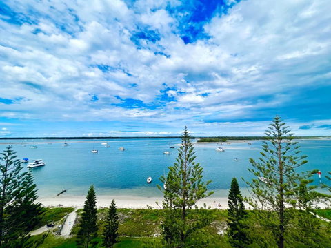 Ocean View 2BR Apartment And SPA - Accommodation Burleigh 2