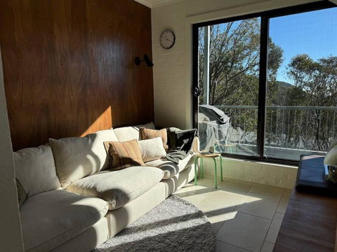 One Cedarwood - Petite Challet Falls Creek - Accommodation Burleigh 2