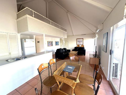 Osprey Holiday Village Unit 123 - Accommodation Burleigh 0