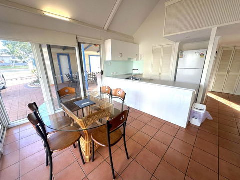 Osprey Holiday Village Unit 123 - Accommodation Burleigh 1