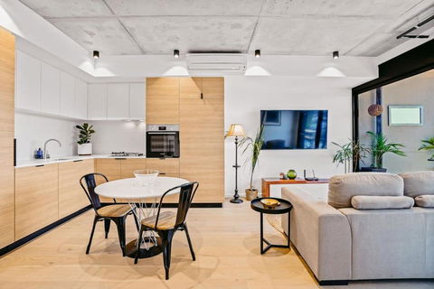 Ovation - New Footscray Apt W Parking & Pool - Accommodation Burleigh 2
