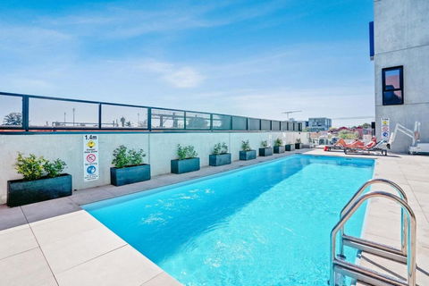 Ovation - New Footscray Apt W Parking & Pool - Accommodation Burleigh 1