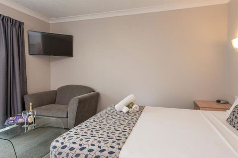 Pacific Coast Motel - Accommodation Burleigh 2