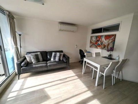 Onsite Parking, Self Check-in - Accommodation Burleigh 1