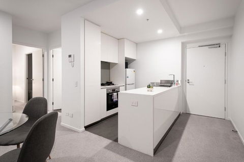 Panoramic Views 2br With Pool And Free Carpark - Accommodation Burleigh 2
