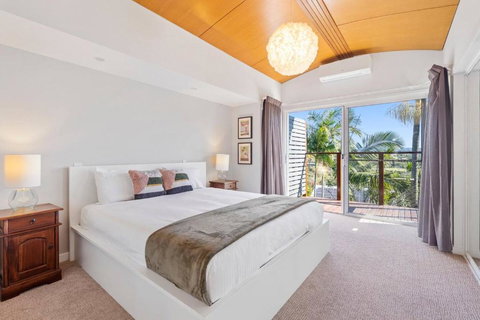 Paradise Palms - Resort Retreat With Panoramic Views - Accommodation Burleigh 1