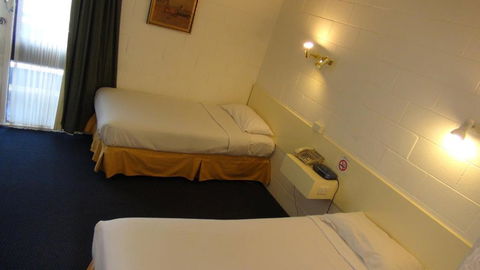 Pathfinder Motel - Accommodation Burleigh 1