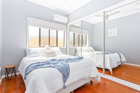 Perfect Cooee Bay Beach Getaway! - Accommodation Burleigh 3