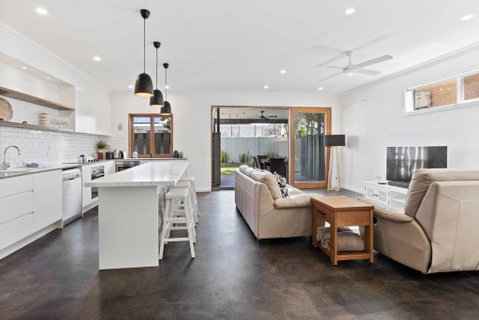 Perfect Palm Beach Townhouse - Hosted By Burleigh Letting - Accommodation Burleigh 1