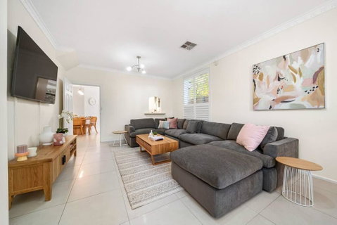 Petal And Bloom - 3BR Family CBD - Accommodation Burleigh 3