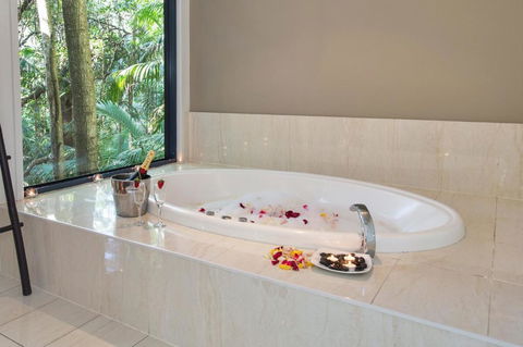 Pethers Rainforest Retreat - Accommodation Burleigh 2