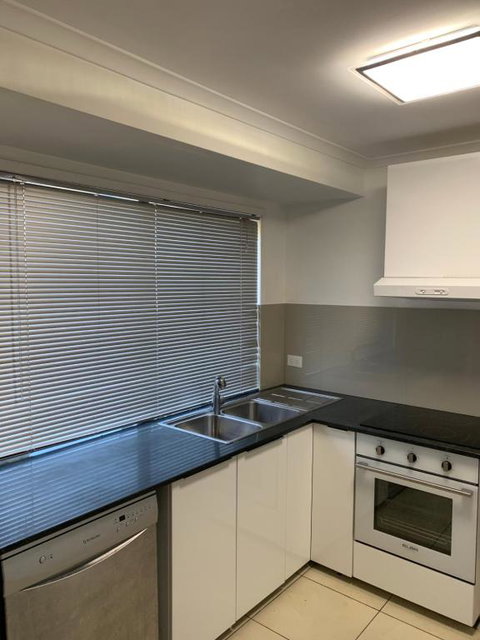 Pets Welcome Central And Convenient - Accommodation Burleigh 1
