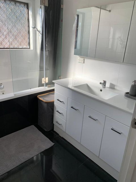 Pets Welcome Central And Convenient - Accommodation Burleigh 2