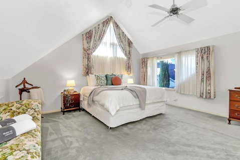 Picket Fence Cottage - Steps From Adelaide Oval - Accommodation Burleigh 2