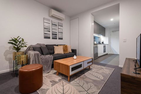 Pleasant &bright 2br2ba Apt Footscray Pool - Accommodation Burleigh 0