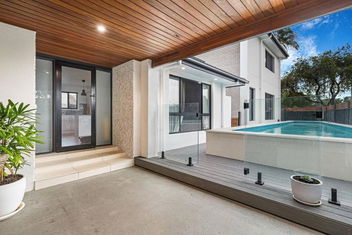 Pool House Hideaway with Accommodation Burleigh