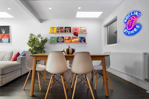 Port Paradiso - Accommodation Burleigh 1