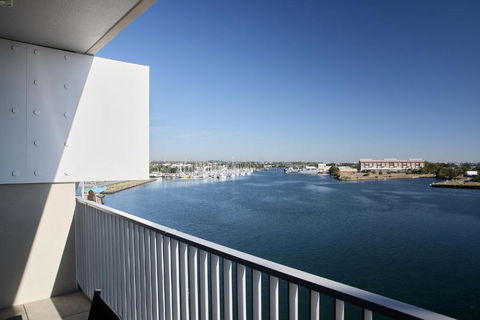Portside On Honeysuckle - Accommodation Burleigh 1