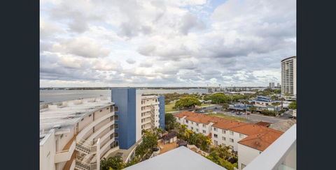 Private Bedroom And Bathroom In A Shared Apartment - Accommodation Burleigh 3