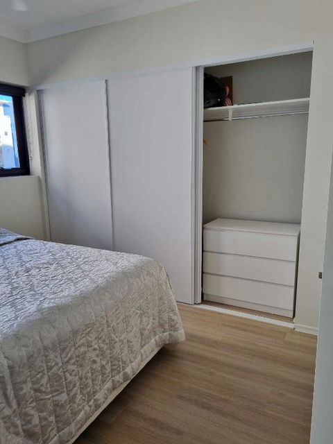 Private Bedroom And Bathroom In A Shared Apartment - Accommodation Burleigh 1
