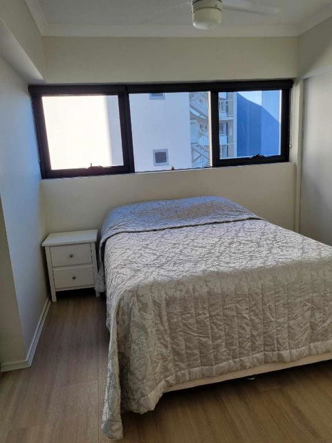 Private Bedroom And Bathroom In A Shared Apartment - Accommodation Burleigh 2
