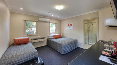 Prince Of Wales Hotel Gulgong - Accommodation Burleigh 0