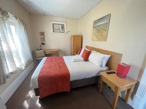 Princes Lodge Motel - Accommodation Burleigh 2